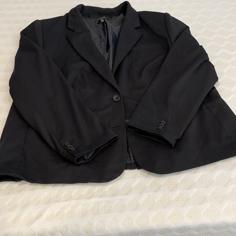 3/ $15 Woman’s plus size 2 Blazer